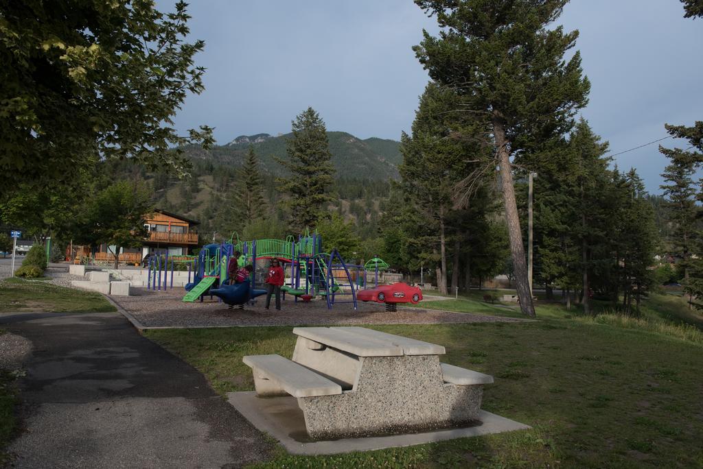 Radium Park Lodge เรเดียมฮอตสปริงส์ ภายนอก รูปภาพ